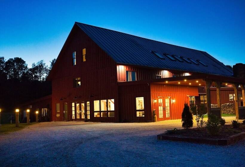 هتل Mountain Meadows Lodge