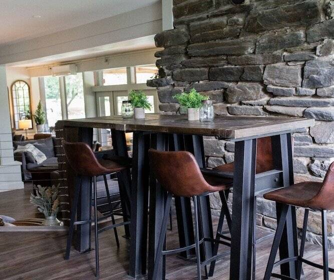 هتل Mountain Meadows Lodge