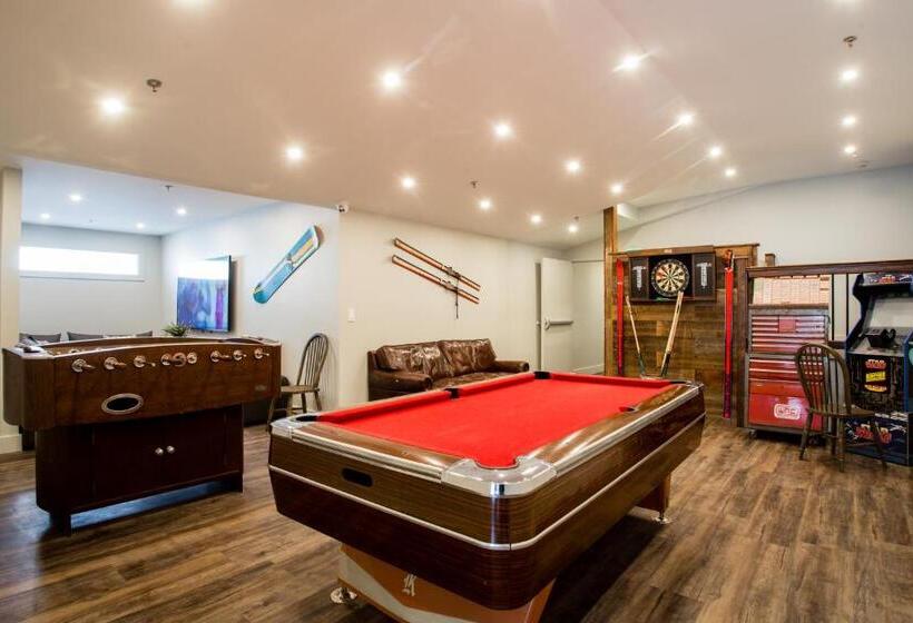 هتل Mountain Meadows Lodge