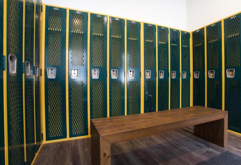 هتل Mountain Meadows Lodge