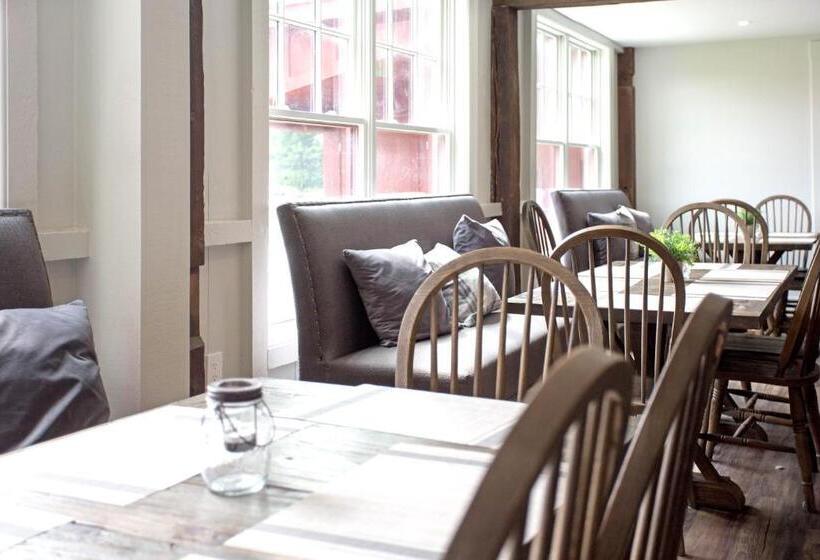 هتل Mountain Meadows Lodge