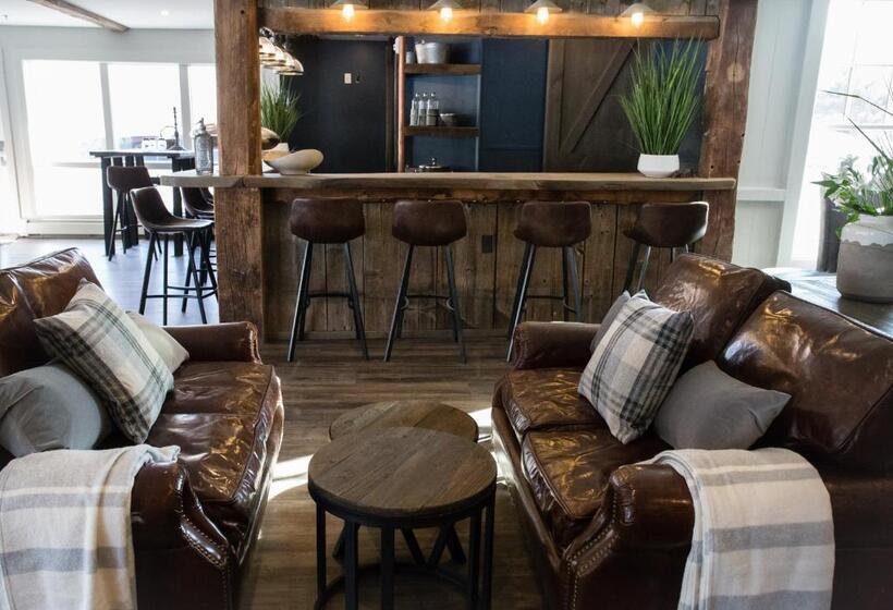 هتل Mountain Meadows Lodge