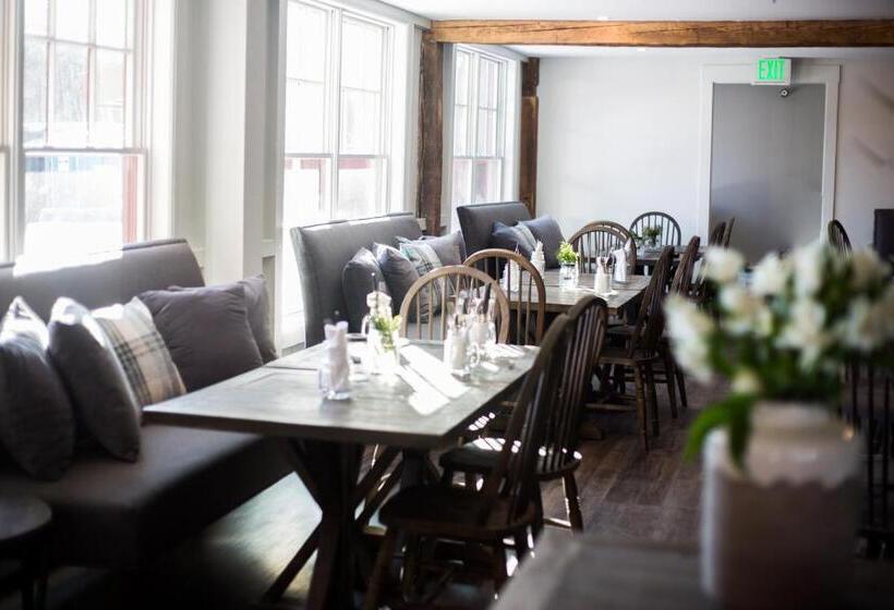 هتل Mountain Meadows Lodge