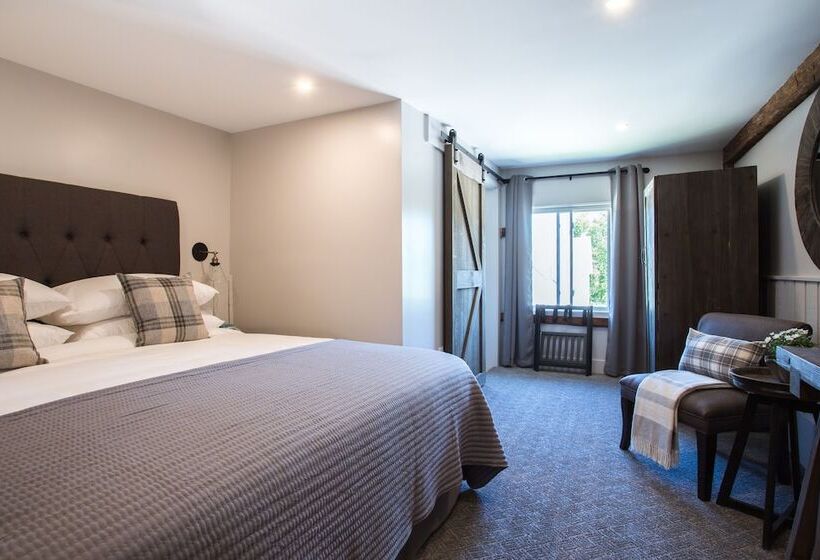 هتل Mountain Meadows Lodge