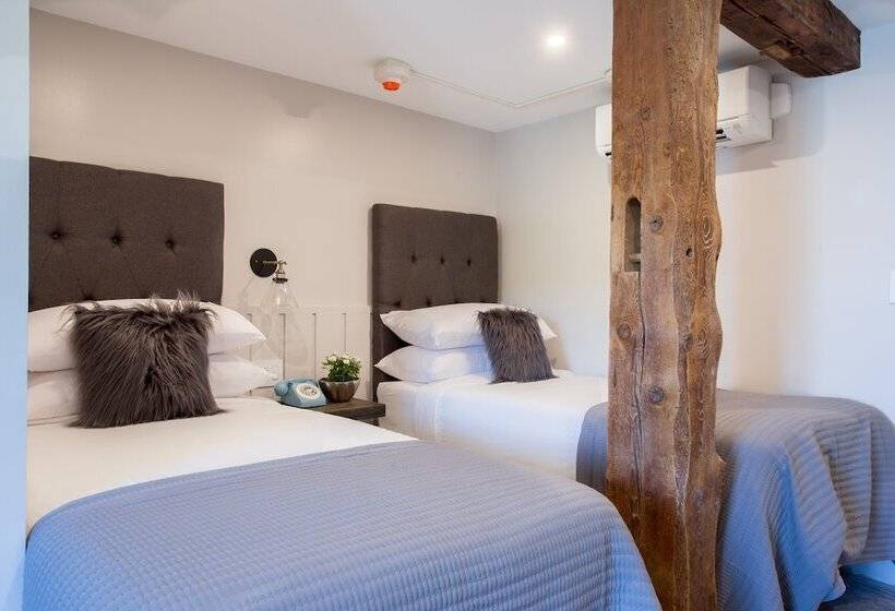 هتل Mountain Meadows Lodge