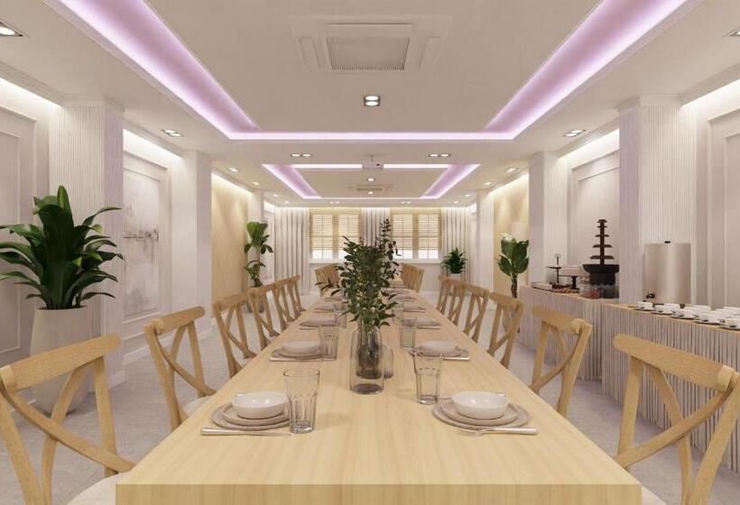 ホテル Mużakowski