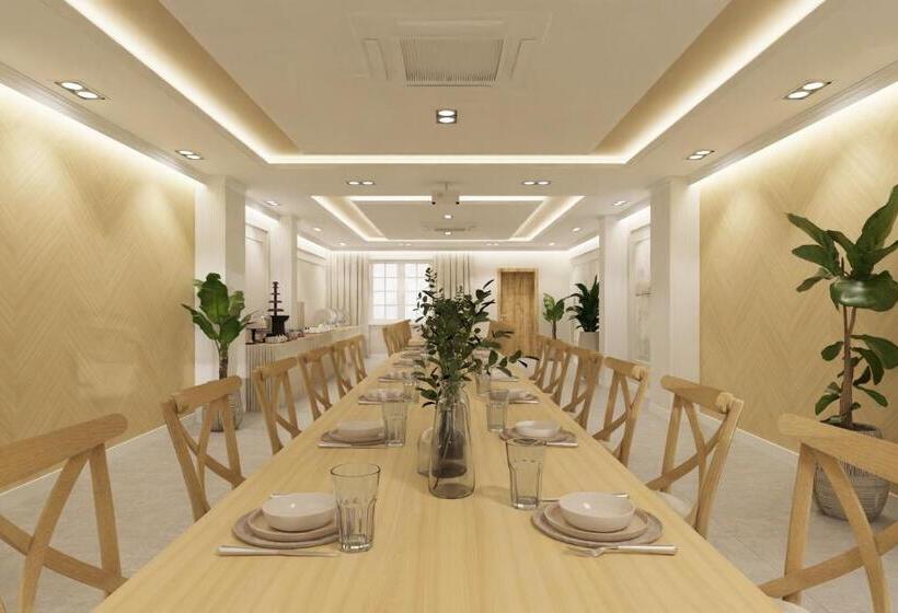 ホテル Mużakowski