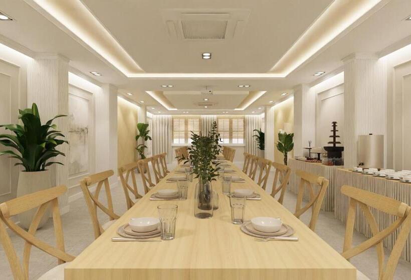 ホテル Mużakowski