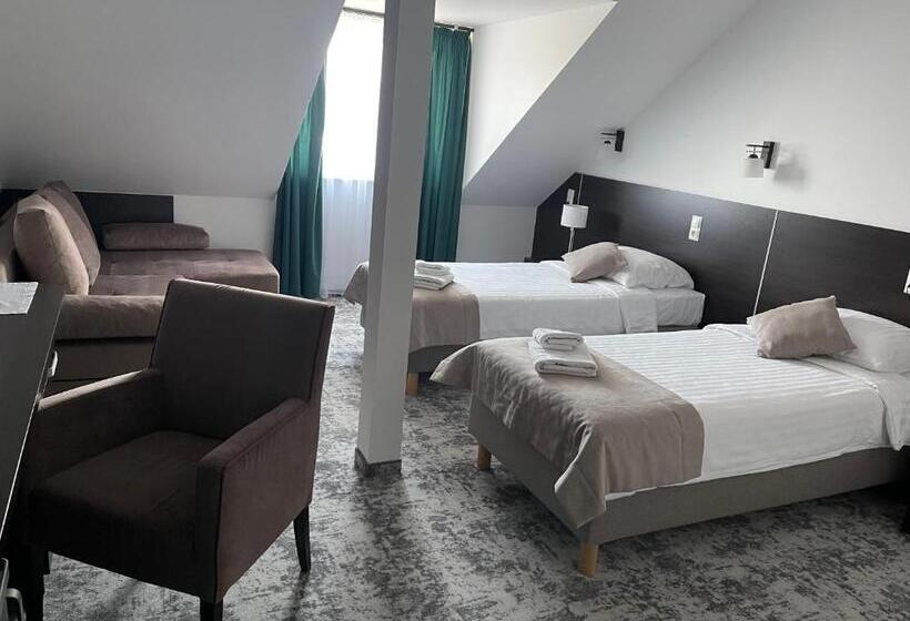 ホテル Mużakowski