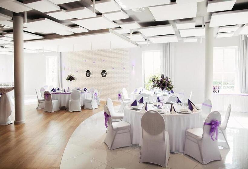 ホテル Mużakowski