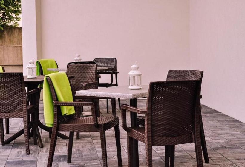 ホテル Mużakowski