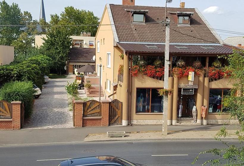 酒店 Napsugár Panzió