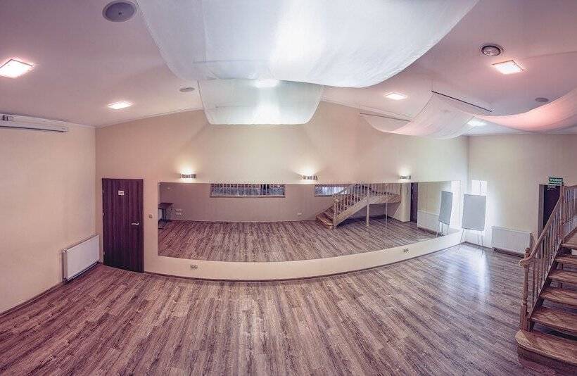 בית מלון כפרי Niemcza Wino & Spa