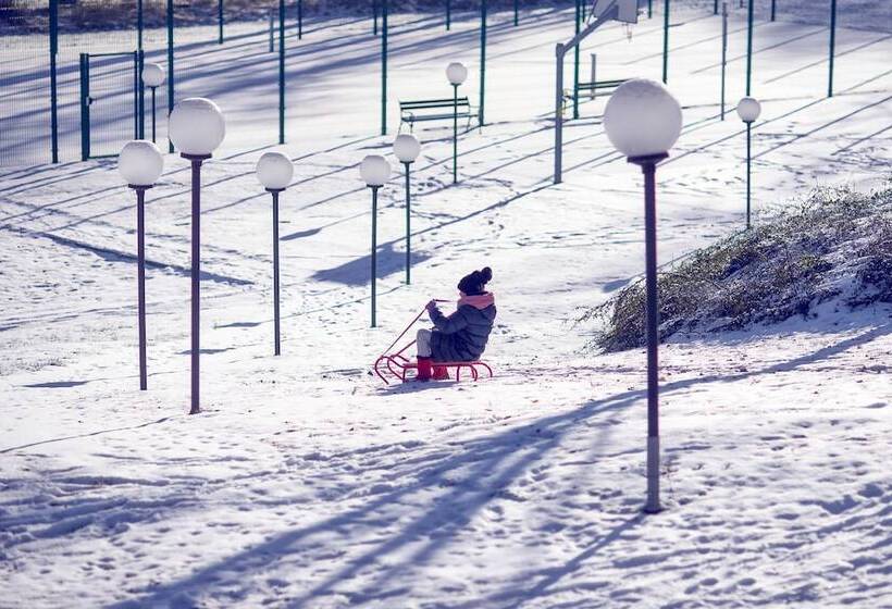 בית מלון כפרי Niemcza Wino & Spa