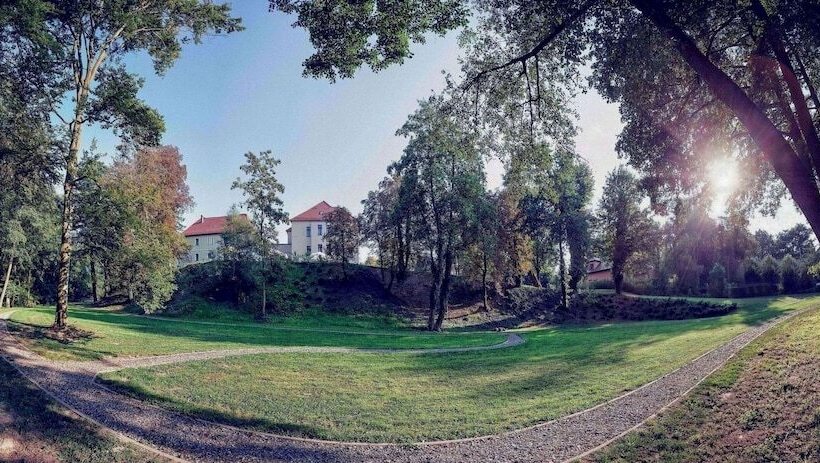 בית מלון כפרי Niemcza Wino & Spa