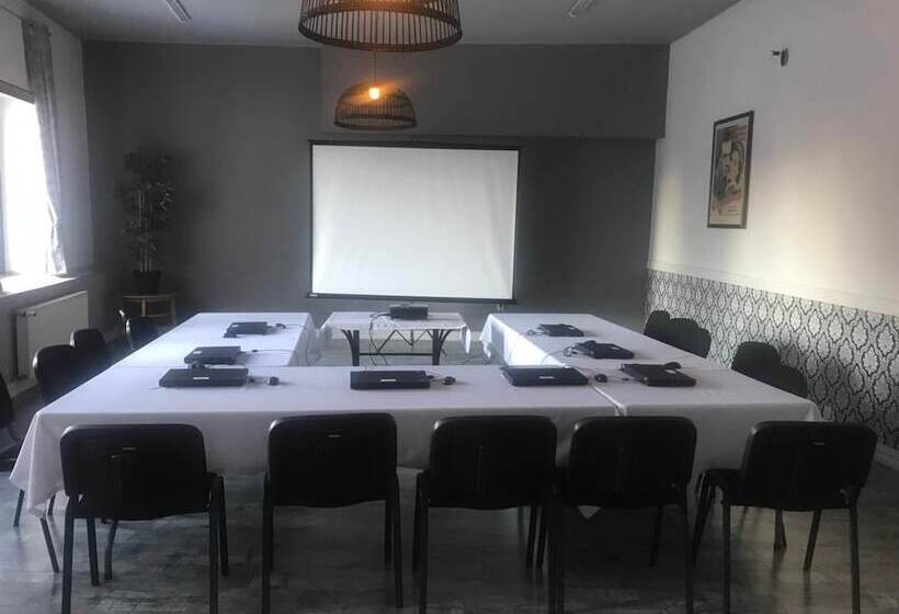 בית מלון כפרי Opera