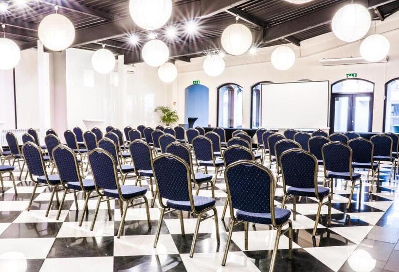 בית מלון כפרי Opera