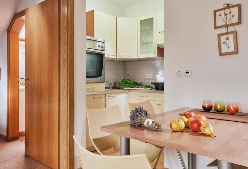 هتل Rooms & Restaurant Ostarija