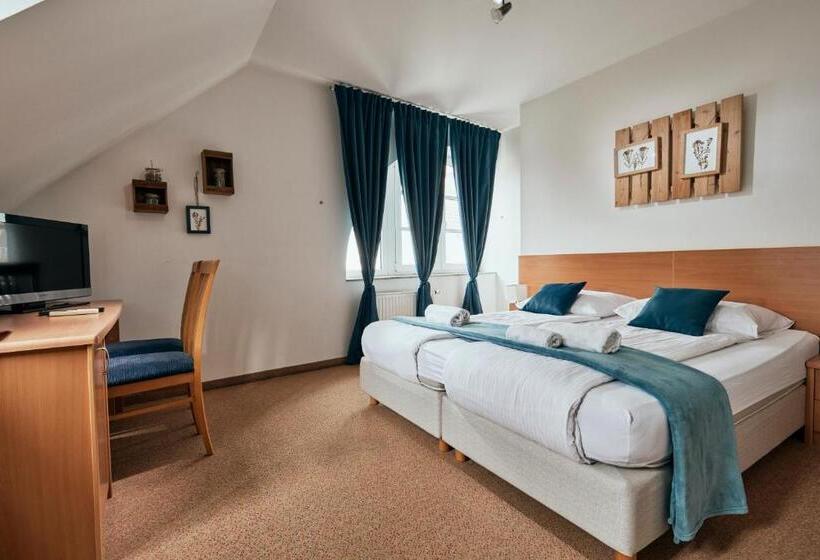 هتل Rooms & Restaurant Ostarija