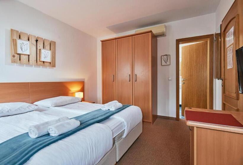 هتل Rooms & Restaurant Ostarija