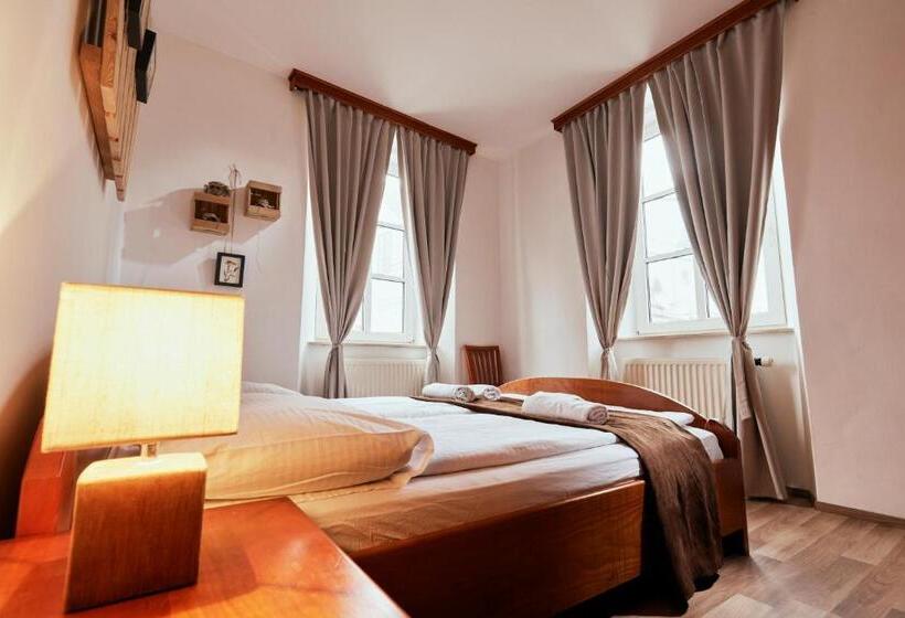 هتل Rooms & Restaurant Ostarija