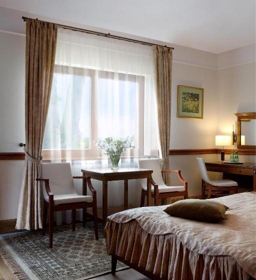 בית מלון כפרי Pałac Czarny Las