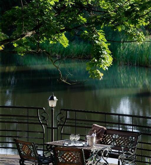 בית מלון כפרי Pałac Czarny Las