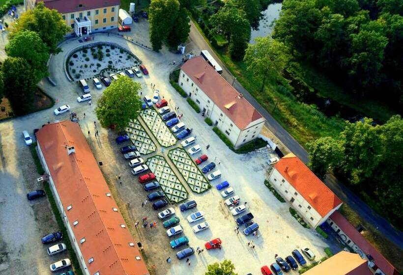 Pałac Wiechlice   Hotel, Restaurant, Spa