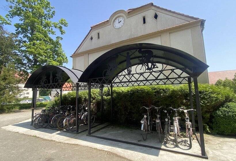 Pałac Wiechlice   Hotel, Restaurant, Spa