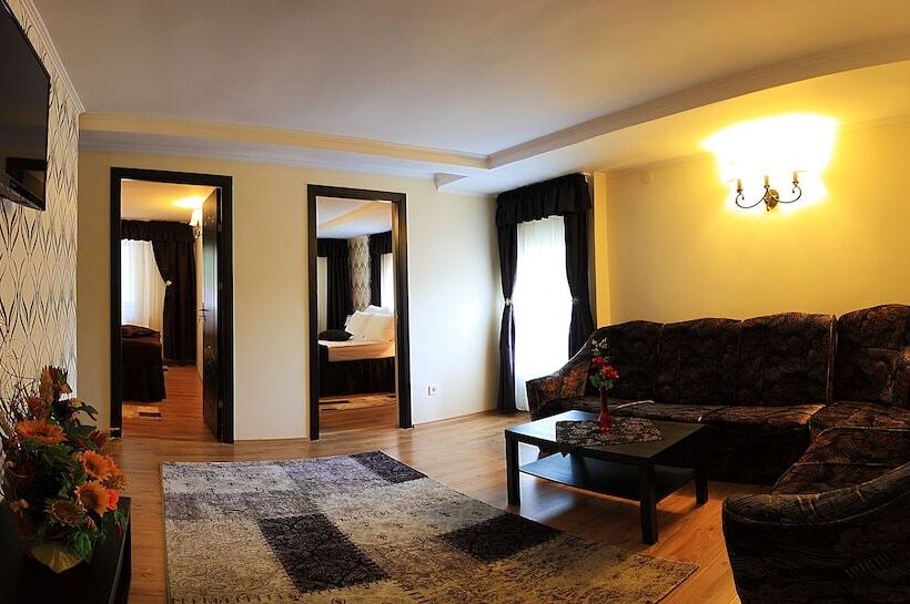 酒店 Pensiunea Cristina & Spa