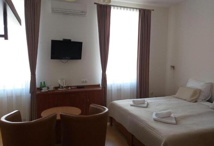 فندق Pensjonat Zamek Dersława