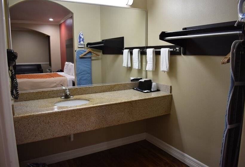 Отель Platinum Inn Katy