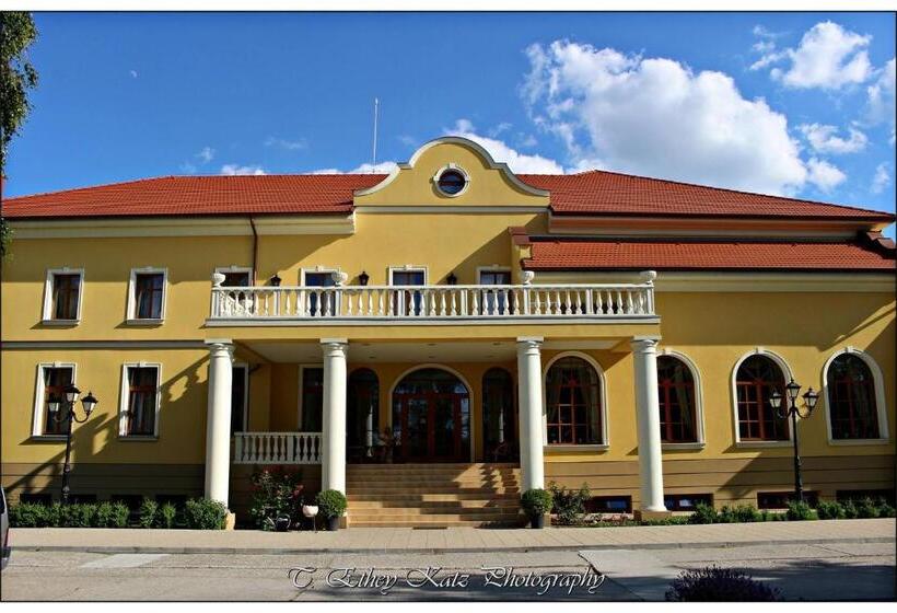 Отель Plauter Kúria