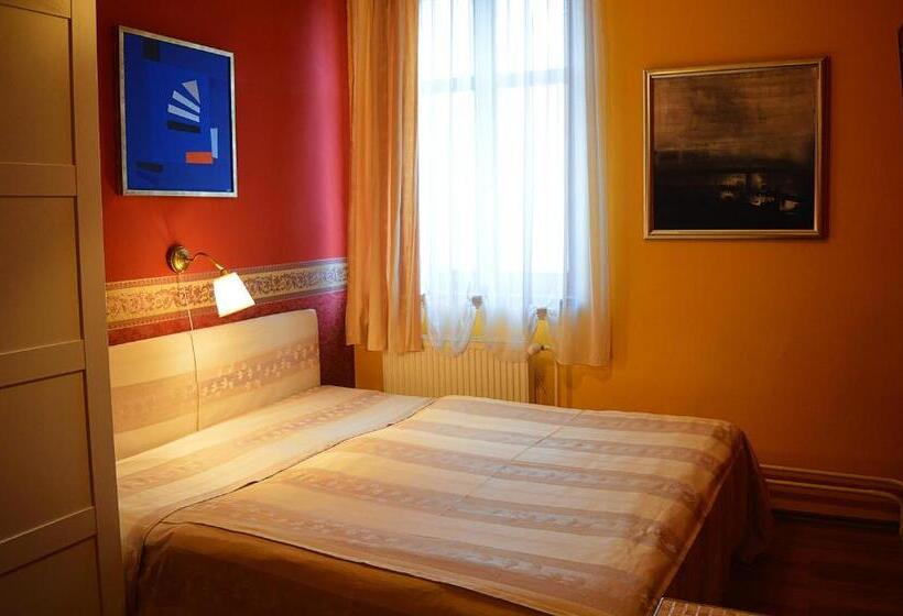 Отель Plauter Kúria