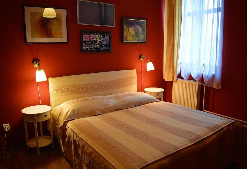 Отель Plauter Kúria