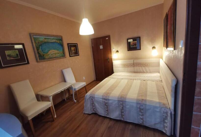 Отель Plauter Kúria