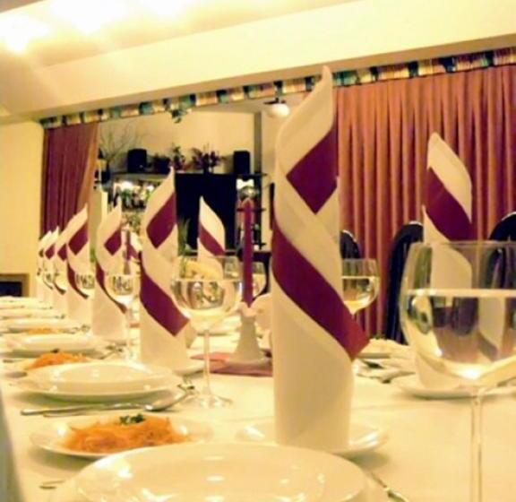 酒店 Restauracja Varia