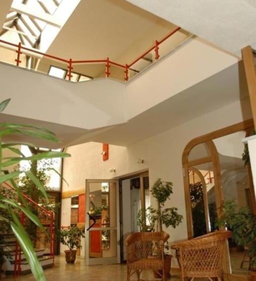 酒店 Restauracja Varia