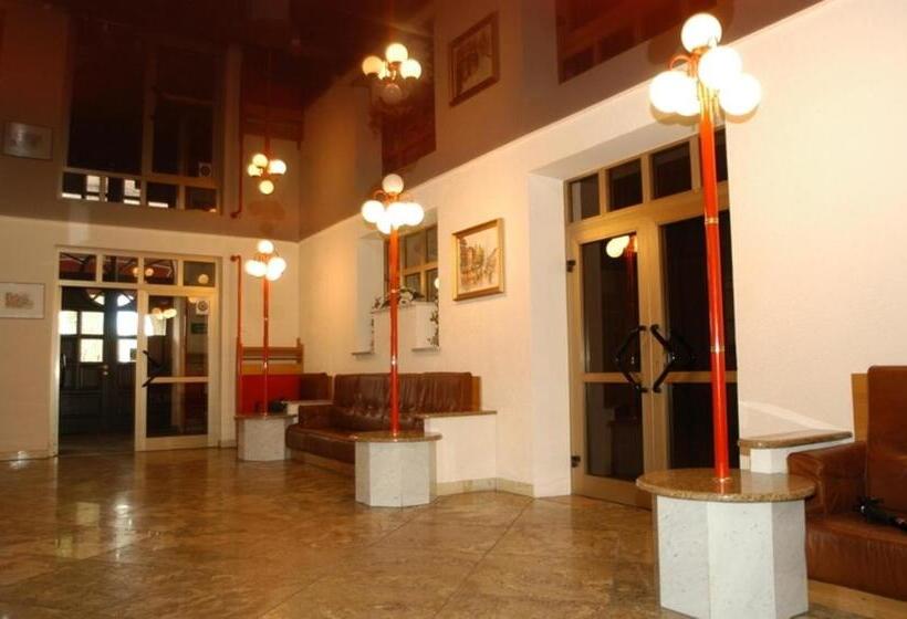 酒店 Restauracja Varia