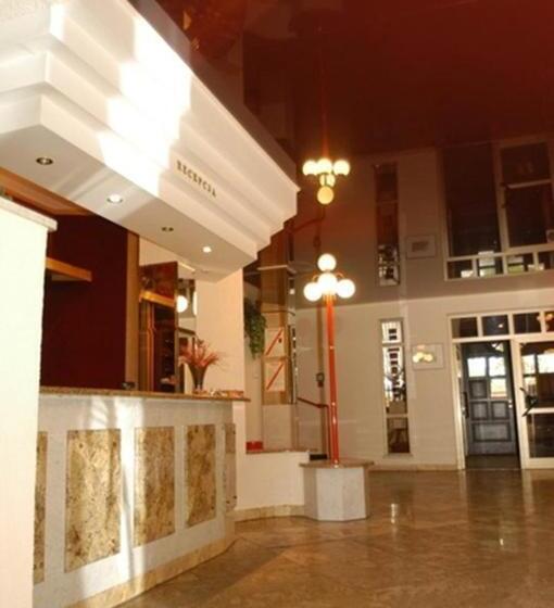 酒店 Restauracja Varia