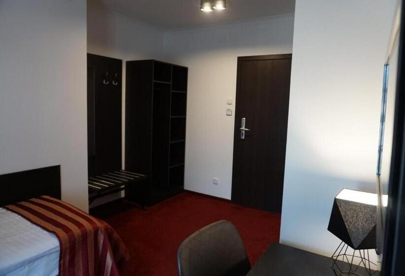 酒店 Restauracja Varia