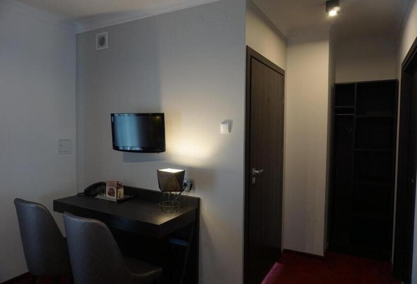 酒店 Restauracja Varia