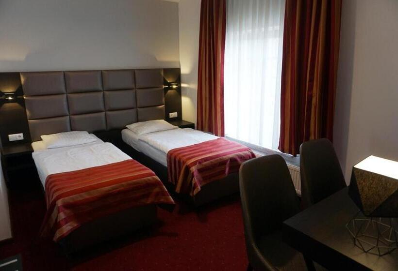 酒店 Restauracja Varia