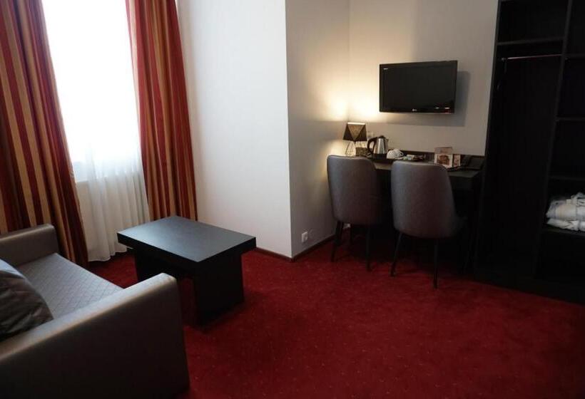 酒店 Restauracja Varia