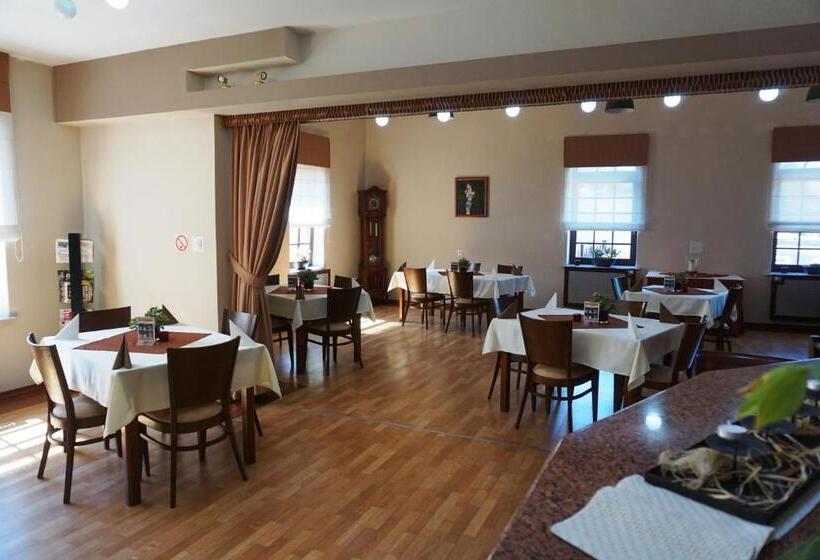 酒店 Restauracja Varia