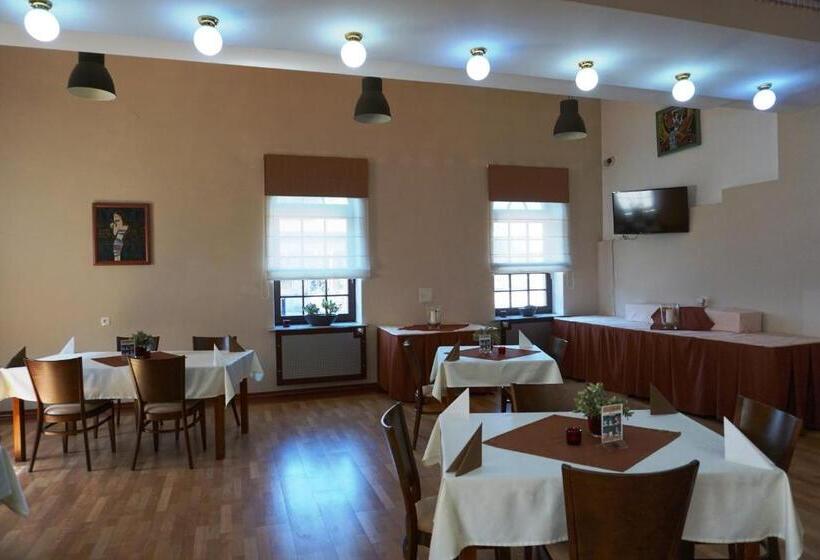 酒店 Restauracja Varia