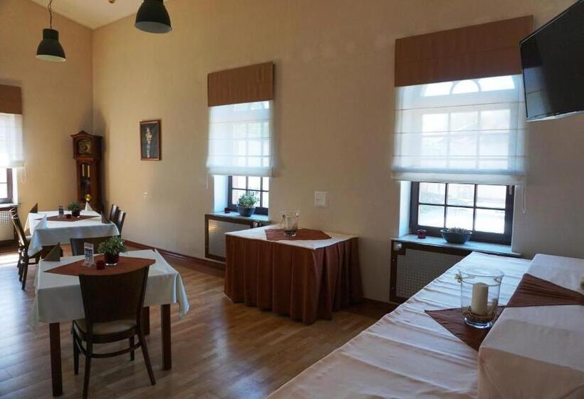 酒店 Restauracja Varia