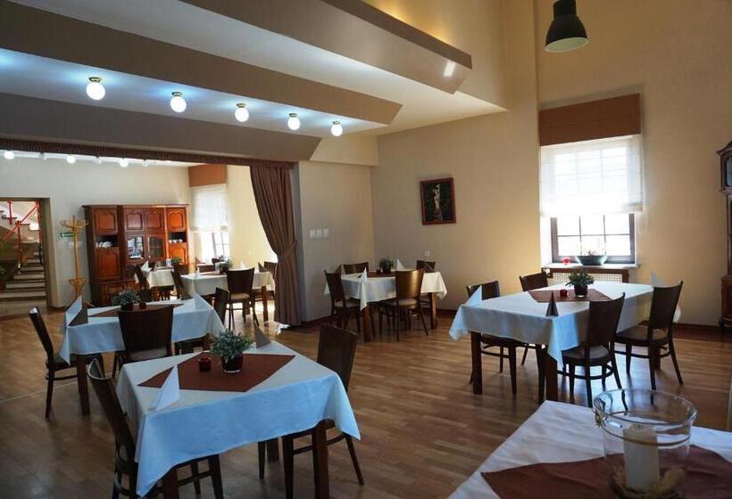 酒店 Restauracja Varia