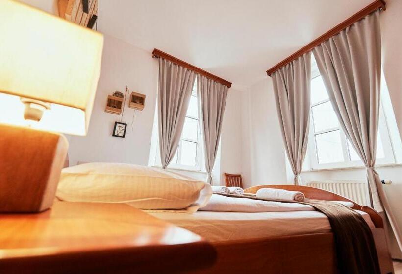 هتل Rooms & Restaurant Ostarija