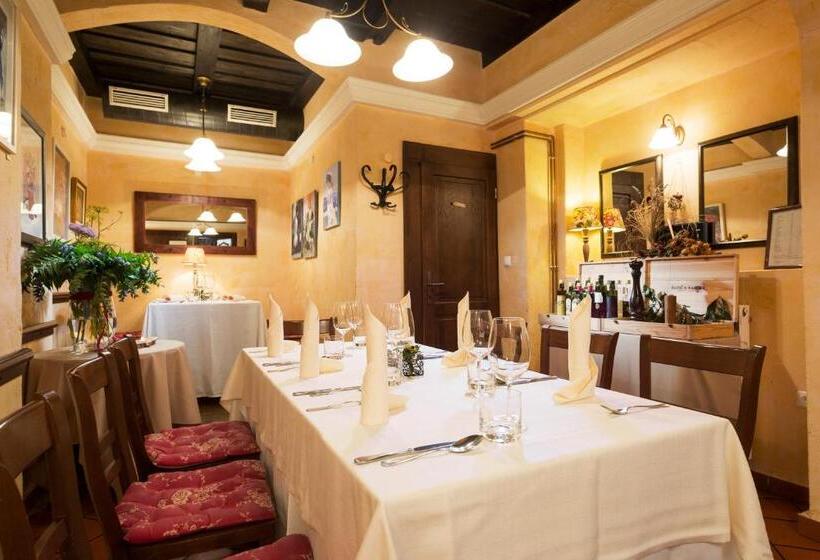 هتل Rooms & Restaurant Ostarija